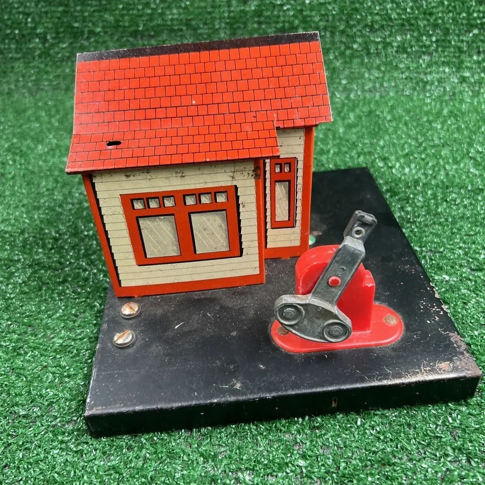 Vintage Marx Railroad Crossing Building‎ & Gate Watchman For Parts Or Repair